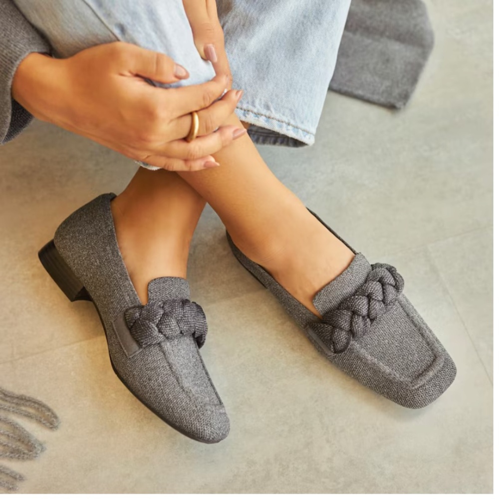 Size 8 Vivaia Caitlin 2.0 Square Toe Knot Loafers